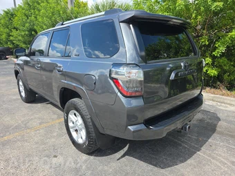 2021 Toyota 4Runner SR5 - miniatura 6