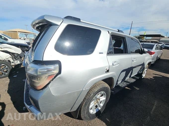 2021 Toyota 4Runner SR5 - miniatura 3