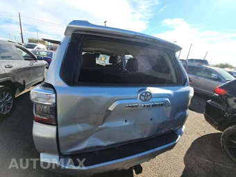 2021 Toyota 4Runner SR5 - miniatura 4
