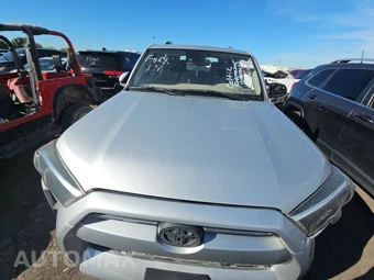 2021 Toyota 4Runner SR5 - miniatura 5