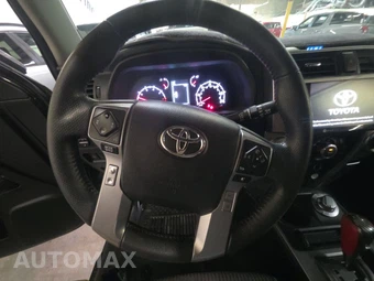 2021 Toyota 4Runner SR5 - miniatura 10