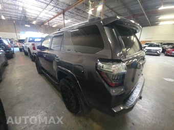 2021 Toyota 4Runner SR5 - miniatura 6