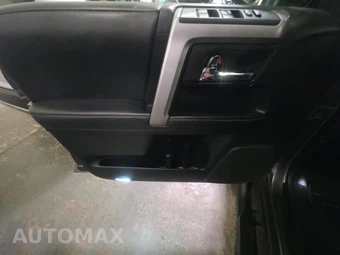 2021 Toyota 4Runner SR5 - miniatura 9