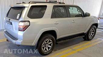 2021 Toyota 4Runner SR5 – miniatura 4
