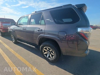 2021 Toyota 4Runner SR5 – miniatura 6