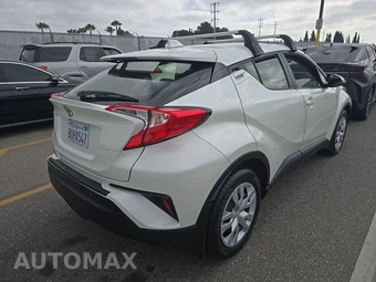 2021 Toyota C-HR LE - miniatura 4