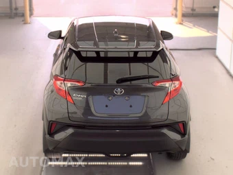 2021 Toyota C-HR LE - miniatura 5