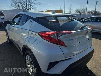 2021 Toyota C-HR LE - miniatura 3