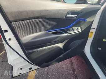 2021 Toyota C-HR XLE - miniatura 9