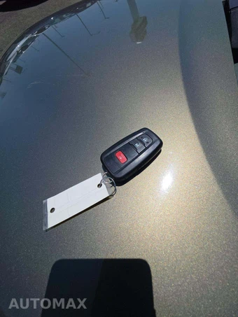 2021 Toyota C-HR XLE - miniatura 8