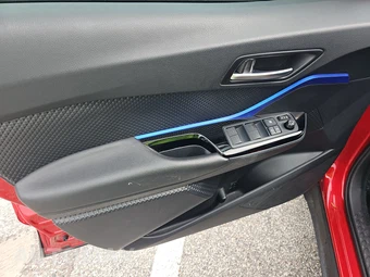 2021 Toyota C-HR XLE - miniatura 9