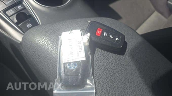 2021 Toyota Camry Hybrid LE - miniatura 17