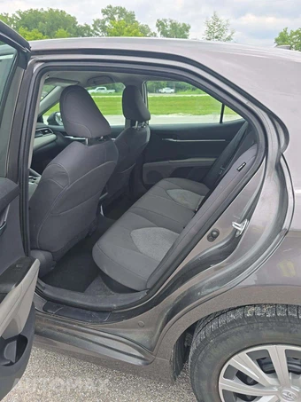 2021 Toyota Camry Hybrid LE - miniatura 10