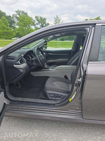2021 Toyota Camry Hybrid LE - miniatura 3