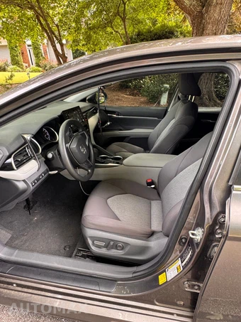 2021 Toyota Camry Hybrid LE - miniatura 10