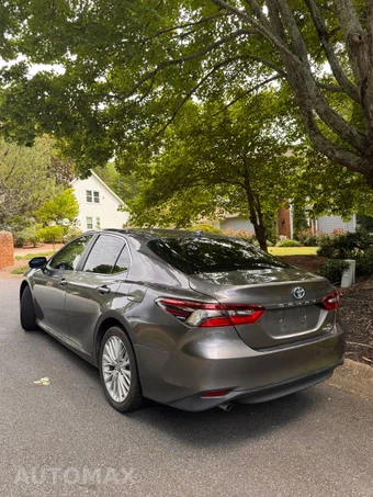 2021 Toyota Camry Hybrid LE - miniatura 2