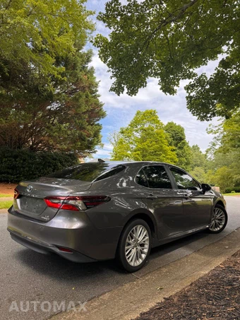2021 Toyota Camry Hybrid LE - miniatura 3