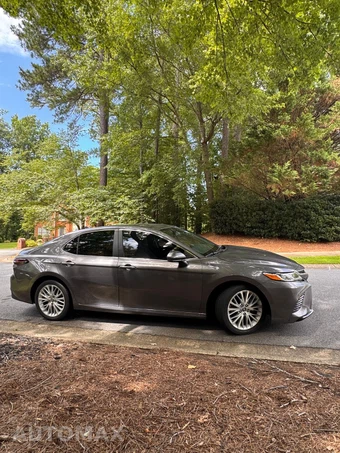 2021 Toyota Camry Hybrid LE - miniatura 4