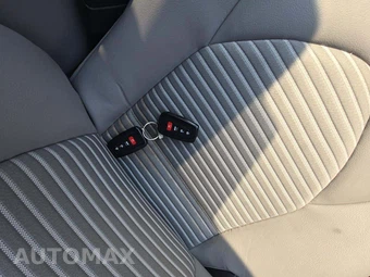 2021 Toyota Camry Hybrid SE - miniatura 8