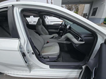2021 Toyota Camry Hybrid SE - miniatura 18