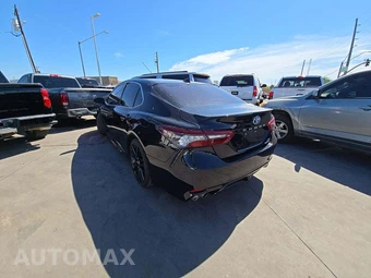2021 Toyota Camry Hybrid XSE - miniatura 2