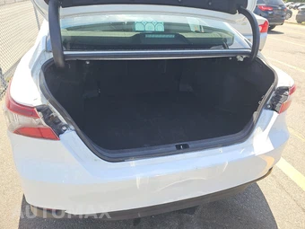 2021 Toyota Camry LE - miniatura 16