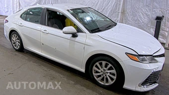 2021 Toyota Camry LE - miniatura 3