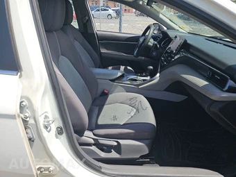 2021 Toyota Camry LE - miniatura 8