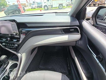 2021 Toyota Camry LE - miniatura 19