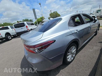 2021 Toyota Camry LE - miniatura 3