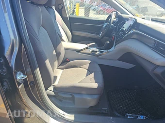 2021 Toyota Camry LE - miniatura 8