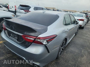 2021 Toyota Camry LE - miniatura 4