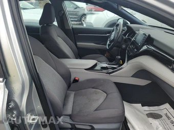 2021 Toyota Camry LE - miniatura 8