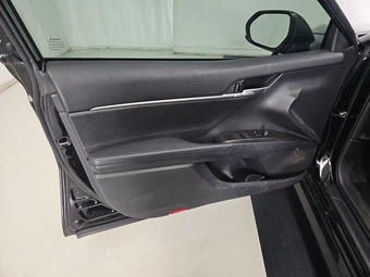2021 Toyota Camry LE - miniatura 9