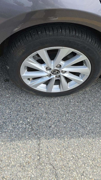 2021 Toyota Camry LE – miniatura 24