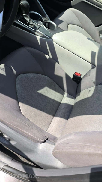2021 Toyota Camry LE – miniatura 26