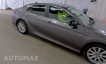 2021 Toyota Camry LE – miniatura 3