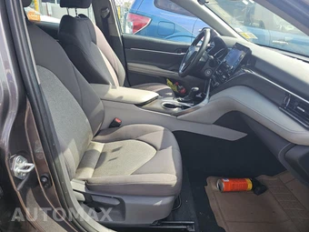 2021 Toyota Camry LE – miniatura 8