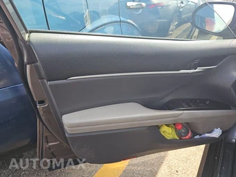 2021 Toyota Camry LE – miniatura 9