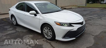 2021 Toyota Camry LE - miniatura 3