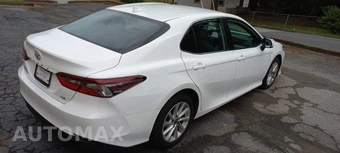 2021 Toyota Camry LE - miniatura 4