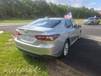 2021 Toyota Camry LE - miniatura 3