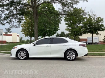 2021 Toyota Camry LE - miniatura 3