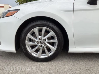 2021 Toyota Camry LE - miniatura 4