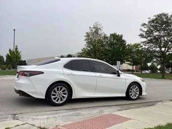 2021 Toyota Camry LE - miniatura 6
