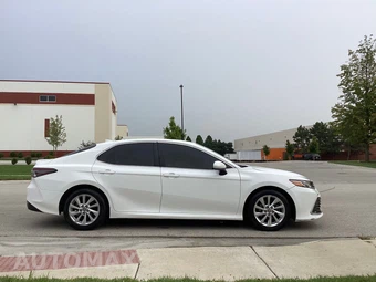 2021 Toyota Camry LE - miniatura 7