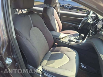 2021 Toyota Camry LE - miniatura 18