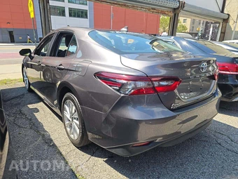 2021 Toyota Camry LE - miniatura 2