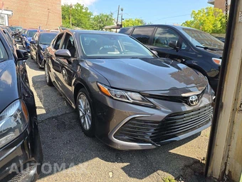 2021 Toyota Camry LE - miniatura 4