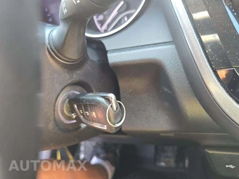 2021 Toyota Camry LE - miniatura 8